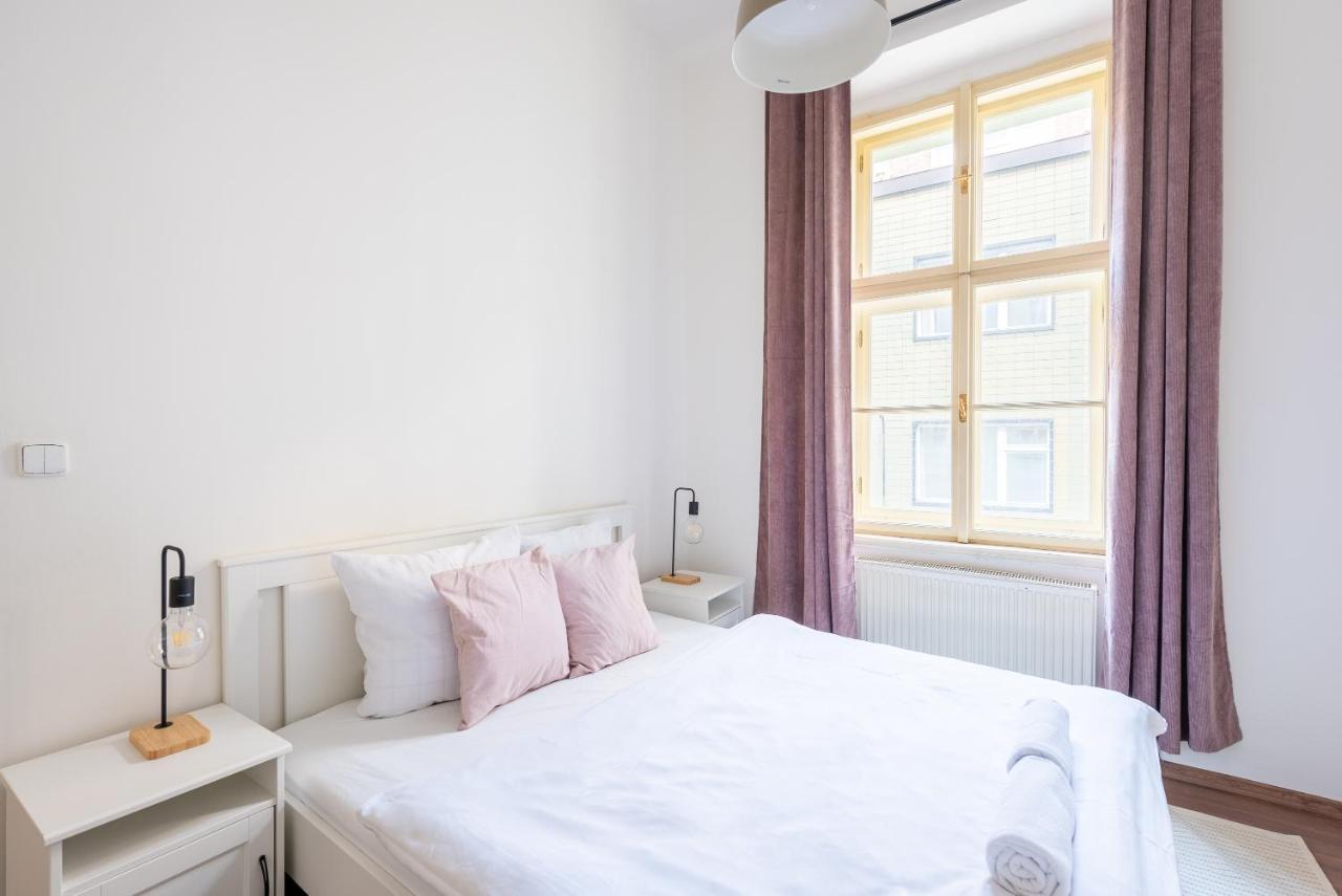 Budget Reznicka Apartment Prague Ngoại thất bức ảnh